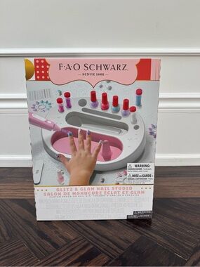 FAO Schwarz Pink Glitz & Glam Nail Studio Playset